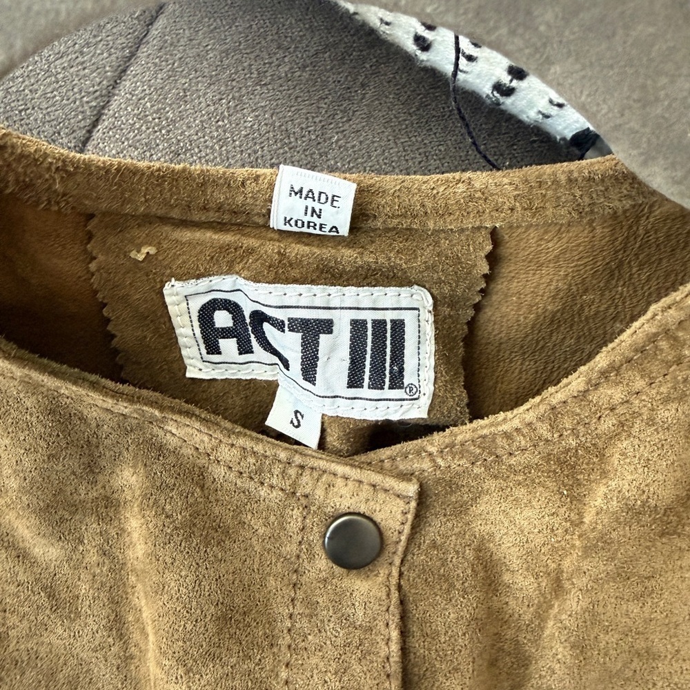 ✨ Vintage Suede Leather Vest – Made in Korea ✨ - Picture 2 of 4